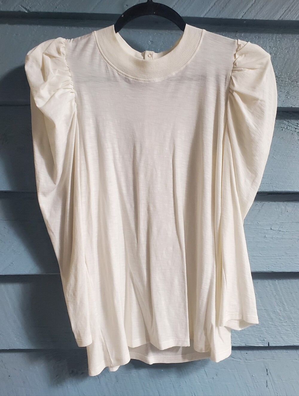 Women’s Cream Puff-Sleeve Top